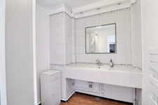 A seulement 6/7 MN A PIED DE LA GARE du centre ville a proximité du MONOPRIX bel appartement 62m2 3 pieces 2 chambres traversant  ideal 1er achat ou collocation possibilité de 3 chambres 