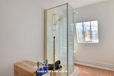 7 EM DERNIER ETAGE SANS ASC SEUL SUR LE PALIER 5 CHAMBRES COTE A COTE 42M2 AU TOTAL AVEC TRAVAUX IDEAL 1 APPARTEMENT !!!