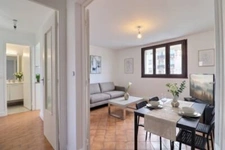 A seulement 6/7 MN A PIED DE LA GARE du centre ville a proximité du MONOPRIX bel appartement 62m2 3 pieces 2 chambres traversant  ideal 1er achat ou collocation possibilité de 3 chambres 
