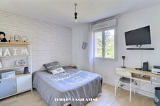 BAS COTEAUX TRES BELLE MAISON RECENTE 7 PIECES 130M2 5 CHAMBRES 1 BUREAU GARAGE + 3 PARKINGS SUR PARCELLE TOTALE DE 400M2