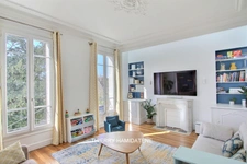 CENTRE VILLE MAGNIFIQUE APPARTEMENT BOURGEOIS FIN XIX STYLE PARISIEN ENTIEREMENT RENOVE 88 M2 4 PIECES 2 CHAMBRES AVEC PARKING INTERIEUR ET CAVE EN S/SOL
