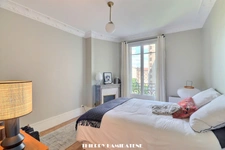 GARE CENTRE VILLE  SUBLIME APPARTEMENT BOURGEOIS STYLE PARISIEN A LA DECO SOIGNEE  ENTIEREMENT RENOVE 5 PIECES 126M2 3 CHAMBRES CAVE EN S/SOL   