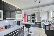 COUP DE COEUR ASSURE !! MAGINFIQUE MAISON INDIVIDUELLE SANS TRAVAUX 6 PIECES 133M2 4 CHAMBRES GARAGE ET ATELIER PARKING INTERIEUR 4 VOITURES AVEC JARDIN ET TERRASSE PLEIN SUD SANS VIS A VIS 