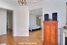 GARE CENTRE VILLE  MAGNIFIQUE APPARTEMENT BOURGEOIS ENTIEREMENT RENOVE AVEC BALCONS STYLE PARISIEN 4 PIECES 80M2 2 CHAMBRES CAVE EN S/SOL   