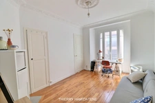 COLONIE !! A 5MN à pied de la gare du centre ville appartement bourgeois de style parisien 3 pieces 2 chambres 54m2 proche tous commerces et écoles