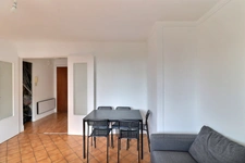 A seulement 6/7 MN A PIED DE LA GARE du centre ville a proximité du MONOPRIX bel appartement 62m2 3 pieces 2 chambres traversant  ideal 1er achat ou collocation possibilité de 3 chambres 