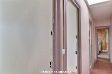 7 EM DERNIER ETAGE SANS ASC SEUL SUR LE PALIER 5 CHAMBRES COTE A COTE 42M2 AU TOTAL AVEC TRAVAUX IDEAL 1 APPARTEMENT !!!