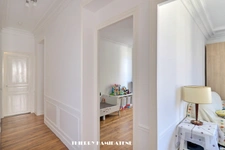 GARE CENTRE VILLE  MAGNIFIQUE APPARTEMENT BOURGEOIS ENTIEREMENT RENOVE AVEC BALCONS STYLE PARISIEN 4 PIECES 80M2 2 CHAMBRES CAVE EN S/SOL   