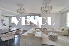 RUE DU PERREUX PETIT PRIX !! 4EM DERNER ETAGE TRES BEL APPARTEMENT ENTIEREMENT RENOVE 4 PIECES  3 CHAMBRES AVEC PARKING EN EXTERIEUR