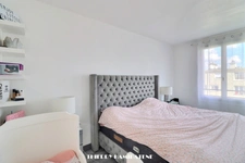 RUE DU PERREUX PETIT PRIX !! 4EM DERNER ETAGE TRES BEL APPARTEMENT ENTIEREMENT RENOVE 4 PIECES  3 CHAMBRES AVEC PARKING EN EXTERIEUR