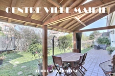 MAIRIE CENTRE VILLE SUBLIME MAISON 140M2 ENTIEREMENT RENOVEE 7 PIECES 4 CHAMBRES 1 BUREAU -JARDIN SANS VIS A VIS  DEPENDANCES  PARKINGS 2 VOITURES                   