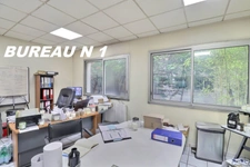 LOCAUX D ACTIVITES INDEPENDANT + STOCKAGE ET BUREAUX SURFACE TOTAL 1100M2 SUR PARCELLE TOTAL 2800M2 ACCES POIDS LOURDS