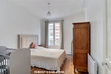 GARE CENTRE VILLE  MAGNIFIQUE APPARTEMENT BOURGEOIS ENTIEREMENT RENOVE AVEC BALCONS STYLE PARISIEN 4 PIECES 80M2 2 CHAMBRES CAVE EN S/SOL   