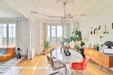 GARE CENTRE VILLE  SUBLIME APPARTEMENT BOURGEOIS STYLE PARISIEN A LA DECO SOIGNEE  ENTIEREMENT RENOVE 5 PIECES 126M2 3 CHAMBRES CAVE EN S/SOL   