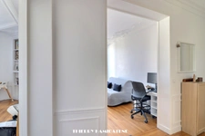 GARE CENTRE VILLE  MAGNIFIQUE APPARTEMENT BOURGEOIS ENTIEREMENT RENOVE AVEC BALCONS STYLE PARISIEN 4 PIECES 80M2 2 CHAMBRES CAVE EN S/SOL   