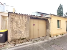 Maison dans centre ville 90m² T4 rénovée , avec garage/buanderie + terrasse +cour interieure +jardin +préau  95000€