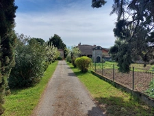 MAISON DE MAITRE AVEC  DEPENDANCES DEUX PIGEONNIERS SUR PARC DE 5000M²