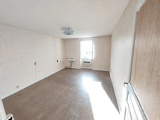 CORPS DE FERME AVEC PIGEONNIER DEPENDANCES +LOCAL COMMERCIAL + STOCKAGE+ TERRAIN EN UA2  319900€