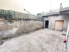 Maison dans centre ville 90m² T4 rénovée , avec garage/buanderie + terrasse +cour interieure +jardin +préau  95000€