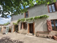 CORPS DE FERME AVEC DEPENDANCES ET GRAND MOBILHOME SUR TERRAIN SUR VEGETALISE DE 2ha16a90ca aux allures de camping! 250000€