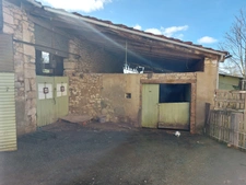 CORPS DE FERME AVEC 2 MAISONS RENOVEES ET NOMBREUSES DEPENDANCES A 10 MINUTES D'ALBI SUD 