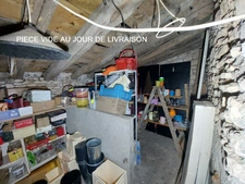 CORPS DE FERME AVEC PIGEONNIER DEPENDANCES +LOCAL COMMERCIAL + STOCKAGE+ TERRAIN EN UA2  319900€