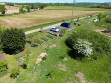 CORPS DE FERME AVEC DEPENDANCES ET GRAND MOBILHOME SUR TERRAIN SUR VEGETALISE DE 2ha16a90ca aux allures de camping! 250000€