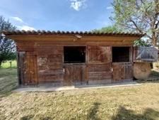  CORPS DE FERME RENOVE AVEC  EQUIPEMENT POUR 2 CHEVAUX GRANDES DEPENDANCES SUR 1,2ha