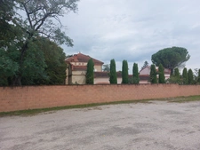 MAISON DE MAITRE  RENOVEE AVEC DEPANDANCES  EN FUTUR GITE ET PARC ARBORE  