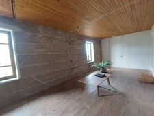 CORPS DE FERME AVEC DEPENDANCES ET GRAND MOBILHOME SUR TERRAIN SUR VEGETALISE DE 2ha16a90ca aux allures de camping! 250000€