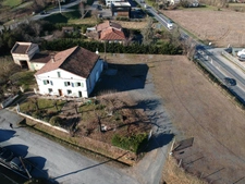 CORPS DE FERME AVEC PIGEONNIER DEPENDANCES +LOCAL COMMERCIAL + STOCKAGE+ TERRAIN EN UA2  319900€