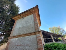 MAISON DE MAITRE AVEC  DEPENDANCES DEUX PIGEONNIERS SUR PARC DE 5000M²