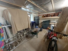 CORPS DE FERME AVEC DEPENDANCES ET GRAND MOBILHOME SUR TERRAIN SUR VEGETALISE DE 2ha16a90ca aux allures de camping! 250000€