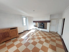 CORPS DE FERME AVEC PIGEONNIER DEPENDANCES +LOCAL COMMERCIAL + STOCKAGE+ TERRAIN EN UA2  319900€