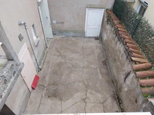 Maison dans centre ville 90m² T4 rénovée , avec garage/buanderie + terrasse +cour interieure +jardin +préau  95000€