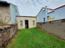 Maison dans centre ville 90m² T4 rénovée , avec garage/buanderie + terrasse +cour interieure +jardin +préau  95000€