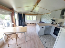 CORPS DE FERME AVEC DEPENDANCES ET GRAND MOBILHOME SUR TERRAIN SUR VEGETALISE DE 2ha16a90ca aux allures de camping! 250000€