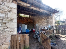 CORPS DE FERME AVEC 2 MAISONS RENOVEES ET NOMBREUSES DEPENDANCES A 10 MINUTES D'ALBI SUD 