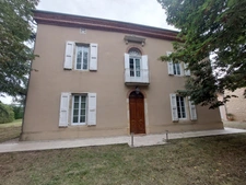 MAISON DE MAITRE  RENOVEE AVEC DEPANDANCES  EN FUTUR GITE ET PARC ARBORE  