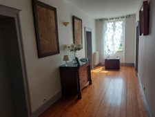 MAISON DE MAITRE AVEC  DEPENDANCES DEUX PIGEONNIERS SUR PARC DE 5000M²