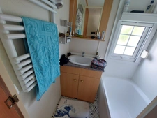 CORPS DE FERME AVEC DEPENDANCES ET GRAND MOBILHOME SUR TERRAIN SUR VEGETALISE DE 2ha16a90ca aux allures de camping! 250000€