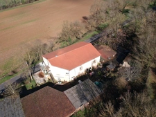 CORPS DE FERME AVEC 2 MAISONS RENOVEES ET NOMBREUSES DEPENDANCES A 10 MINUTES D'ALBI SUD 