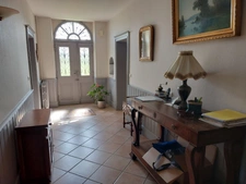 MAISON DE MAITRE AVEC  DEPENDANCES DEUX PIGEONNIERS SUR PARC DE 5000M²