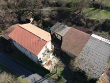 CORPS DE FERME AVEC 2 MAISONS RENOVEES ET NOMBREUSES DEPENDANCES A 10 MINUTES D'ALBI SUD 
