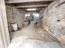 Maison dans centre ville 90m² T4 rénovée , avec garage/buanderie + terrasse +cour interieure +jardin +préau  95000€