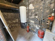 Maison dans centre ville 90m² T4 rénovée , avec garage/buanderie + terrasse +cour interieure +jardin +préau  95000€
