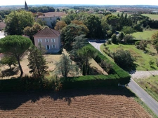 MAISON DE MAITRE  RENOVEE AVEC DEPANDANCES  EN FUTUR GITE ET PARC ARBORE  