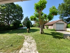 MAISON EN PIERRE RENOVEE  200m² avec deuxieme batisse autonome à amenager en gîte 