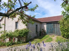 CORPS DE FERME AVEC DEPENDANCES ET GRAND MOBILHOME SUR TERRAIN SUR VEGETALISE DE 2ha16a90ca aux allures de camping! 250000€