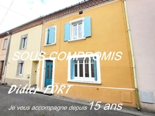 Maison dans centre ville 90m² T4 rénovée , avec garage/buanderie + terrasse +cour interieure +jardin +préau  95000€